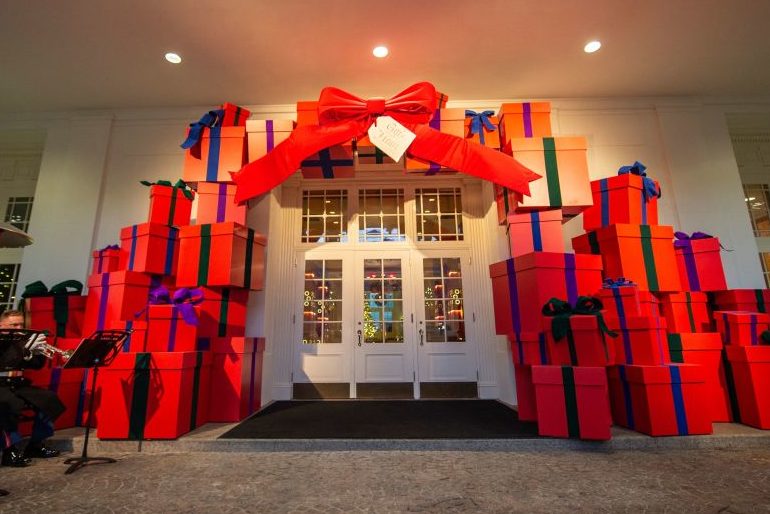 White House holiday decorations in Washington, DC (Getty)