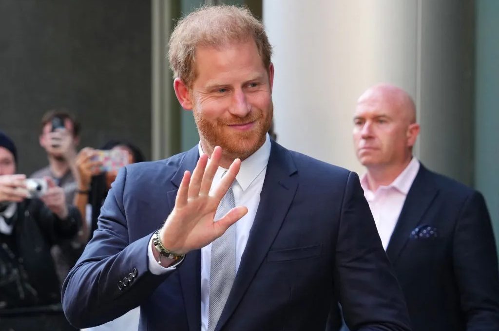 Prince Harry waves princess mako